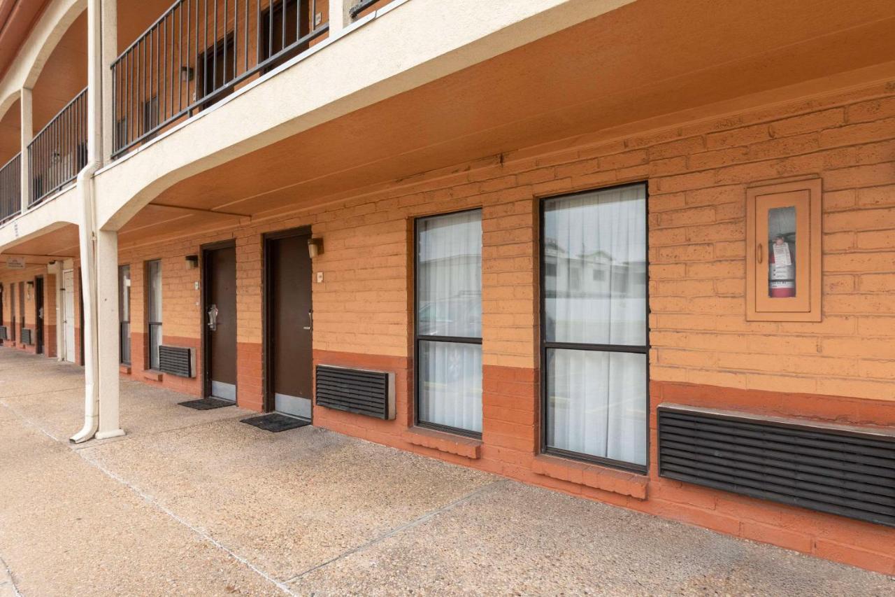 Econo Lodge Near The Domain - The Arboretum Austin Exterior photo