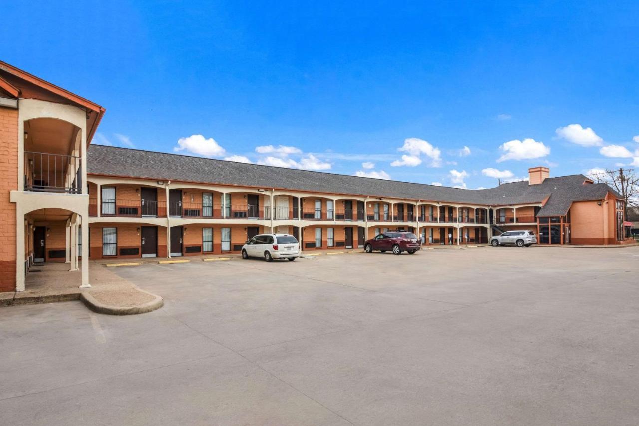 Econo Lodge Near The Domain - The Arboretum Austin Exterior photo