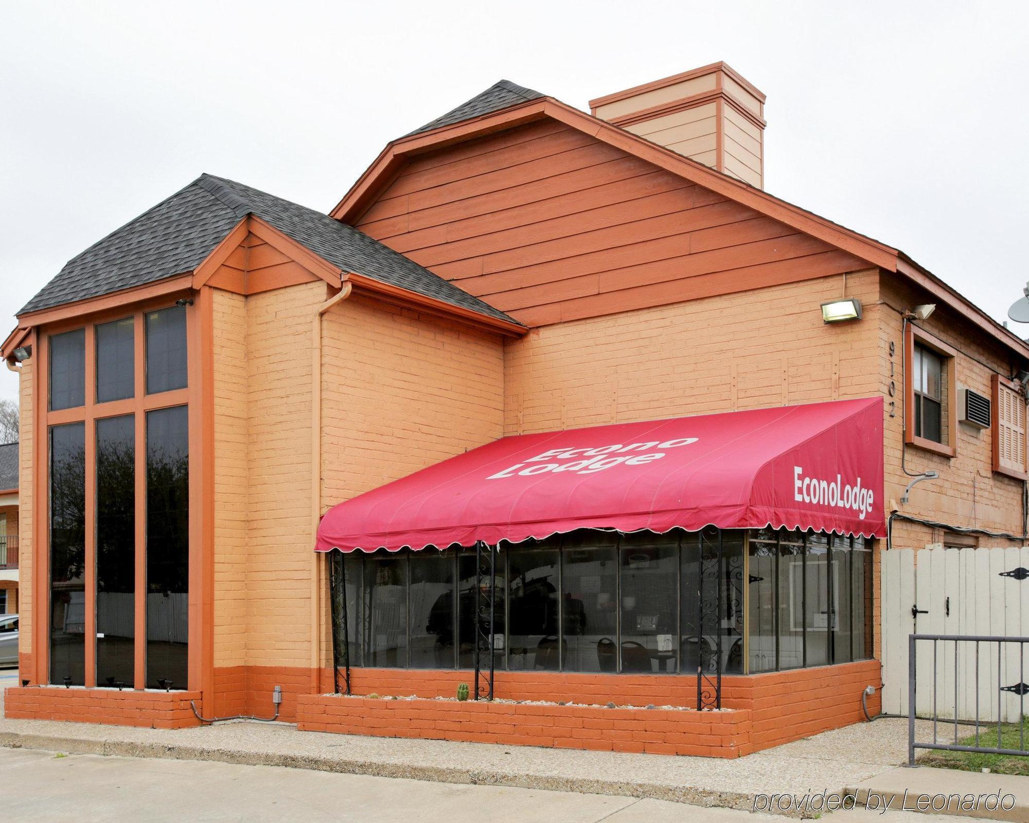 Econo Lodge Near The Domain - The Arboretum Austin Exterior photo