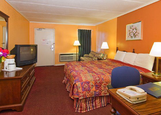 Econo Lodge Near The Domain - The Arboretum Austin Room photo